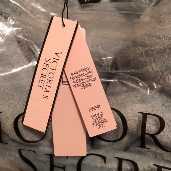 NWT Victoria’s Secret Cozy Short Plush Robe. HTF Color Sage Green. M/L. Soft. - Picture 12 of 12